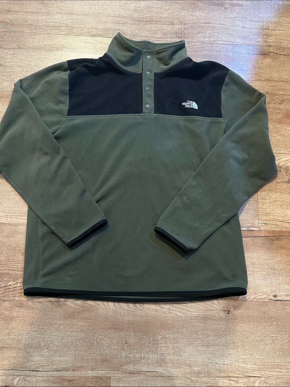 The North Face Men’s Olive Green and Black Snap-T Fleece Pullover